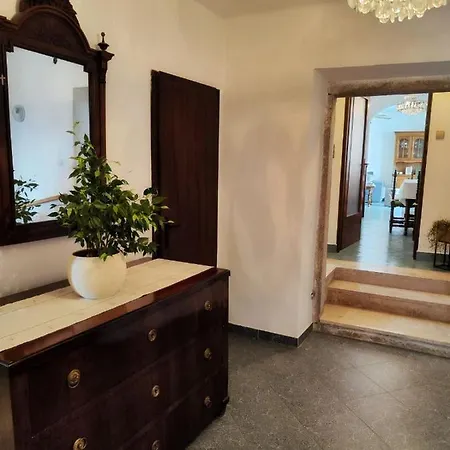 Mira Apartament *