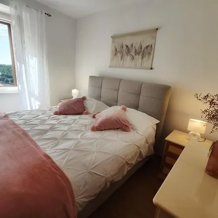 Mira Apartament *